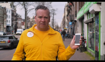 Marc van Veilig Bankieren legt uit dat een anti-bacteriële bankpas niet bestaat